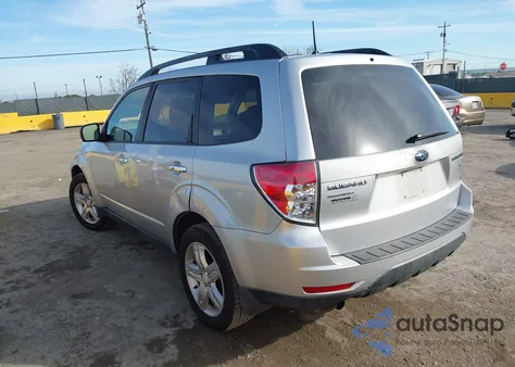 2010 Subaru Forester 2.5X Premium z USA, uszkodzony, nr VIN JF2SH6CC2AH729700
